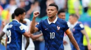 เอ็มบั๊ปเป้ประวัติศาสตร์! คนแรกของโลกที่ผงาดรองเท้าทองคำฟุตบอลโลก 2 สมัยติด ทิ้งเมสซี่ไว้ข้างหลังอีกครั้ง